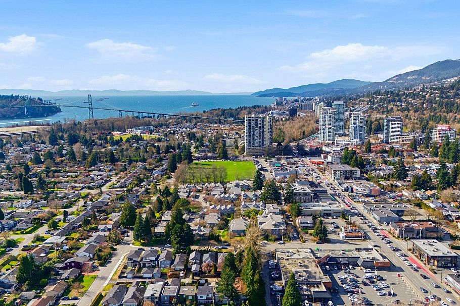 203 1538 Bowser Avenue North Vancouver, BC - 40