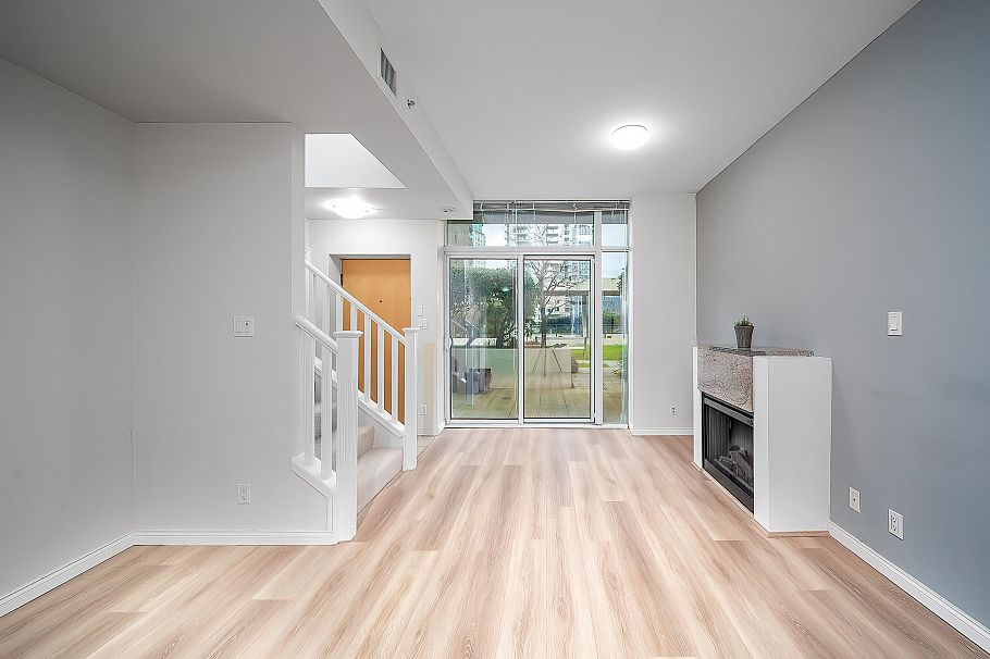 303 1211 Melville Street Vancouver, BC - 12