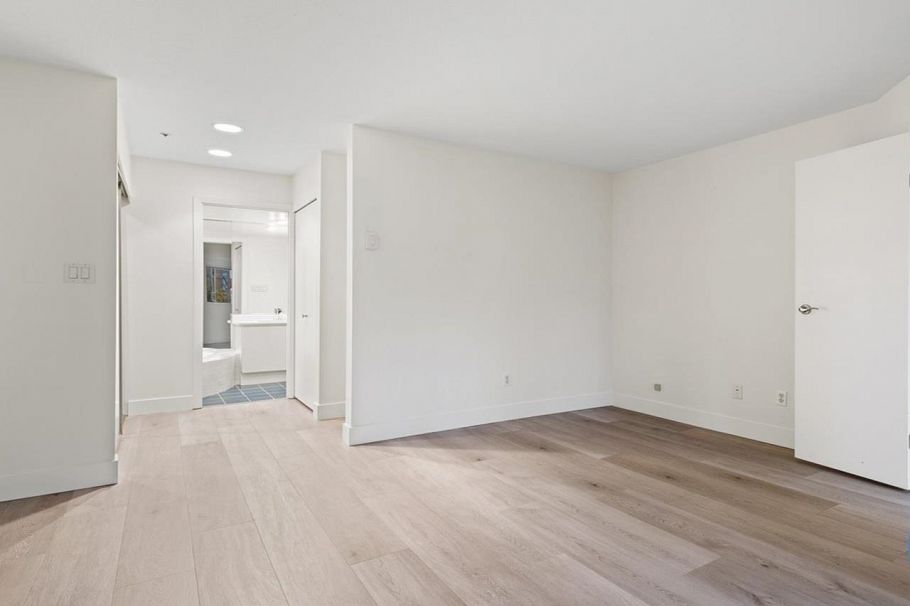 105 1502 Island Park Walk Vancouver, BC - 14