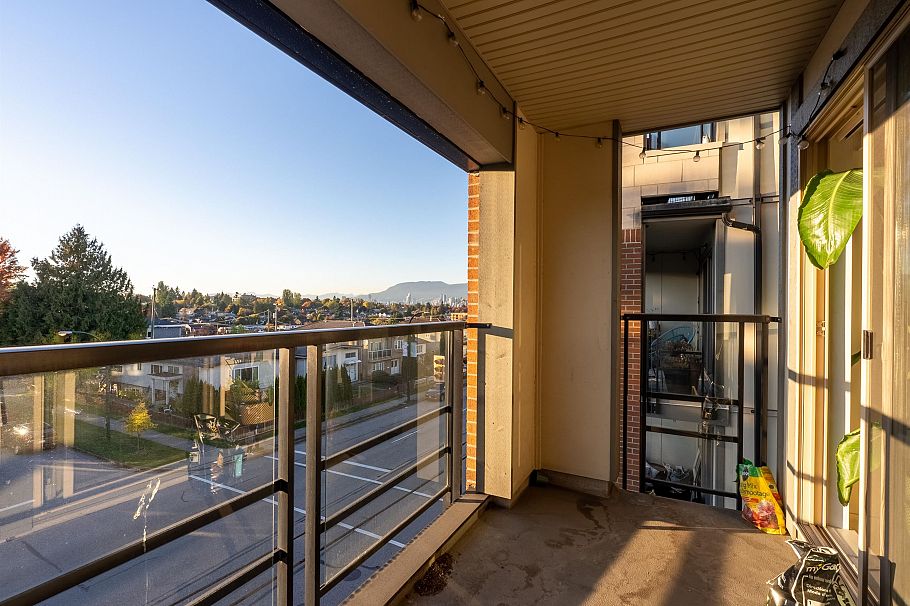 305 4550 Fraser Street Vancouver, BC - 17