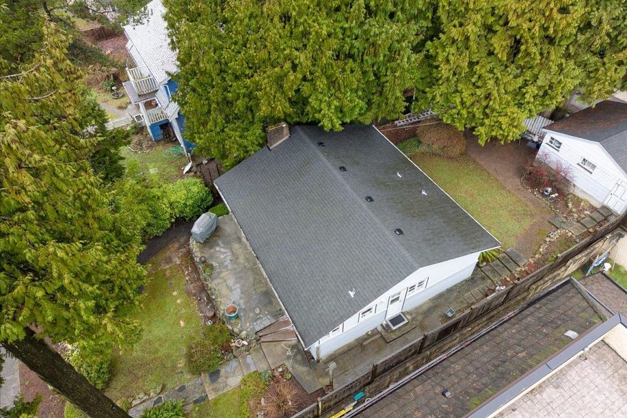 322 E 25th Street North Vancouver, BC - 24