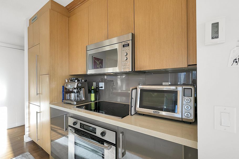 801 1833 Crowe Street Vancouver, BC - 11