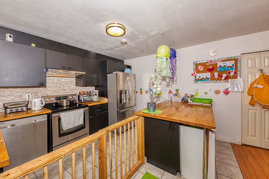 826 E 13th Street North Vancouver, BC - 30