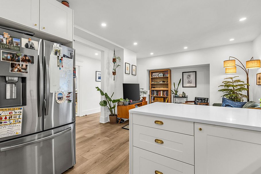 354 W 15th Avenue Vancouver, BC - 7