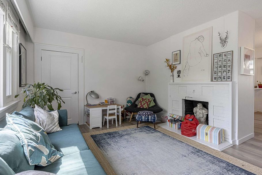 2325 W 8th Avenue Vancouver, BC - 9