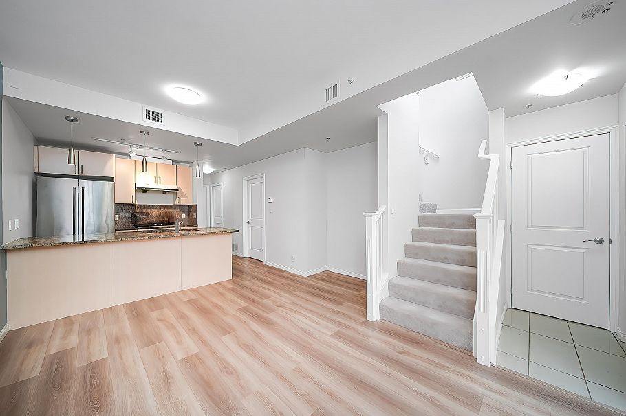 303 1211 Melville Street Vancouver, BC - 4