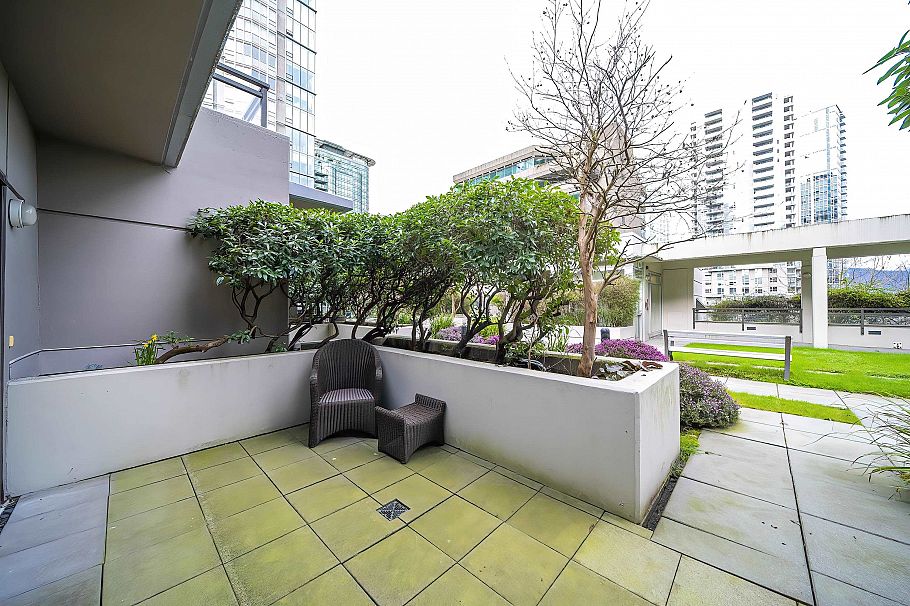 303 1211 Melville Street Vancouver, BC - 24