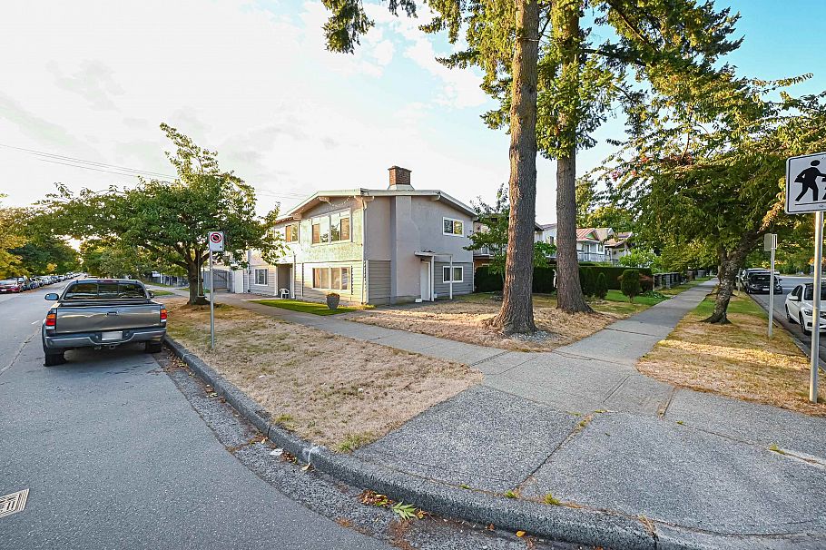 2295 E 48th Avenue Vancouver, BC - 16