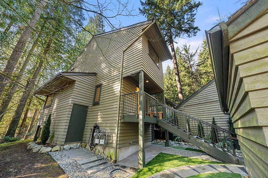 867 Frederick Road North Vancouver, BC - 2