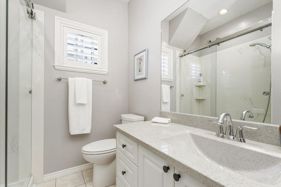 318 E Keith Road North Vancouver, BC - 28