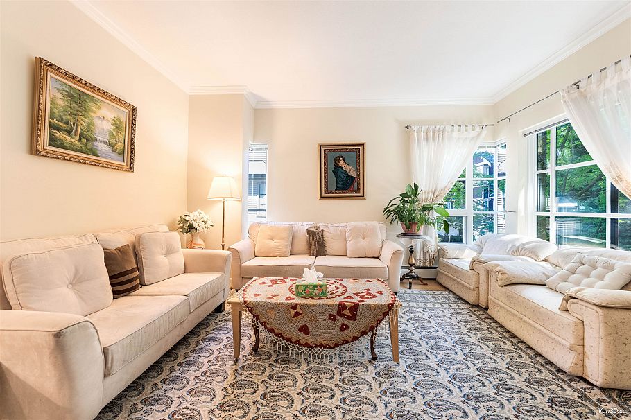 15 3150 Sunnyhurst Road North Vancouver, BC - 4