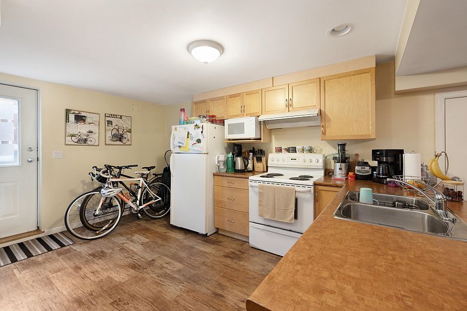 518 E 7th Street North Vancouver, BC - 37