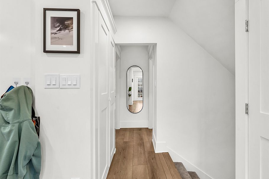 354 W 15th Avenue Vancouver, BC - 2