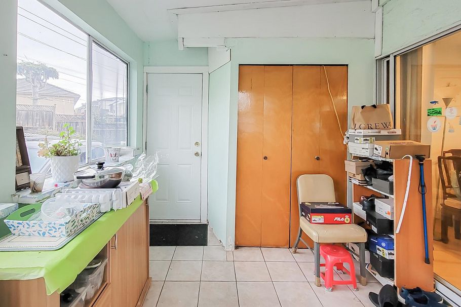 2155 Burquitlam Drive Vancouver, BC - 28