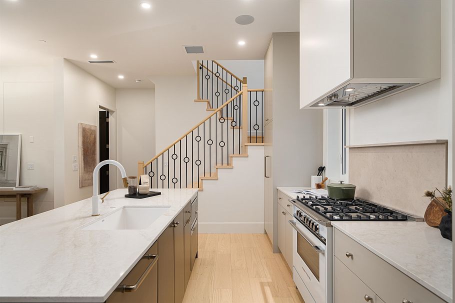 1 745 Skeena Street Vancouver, BC - 5