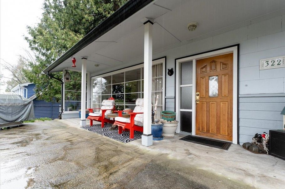 322 E 25th Street North Vancouver, BC - 2