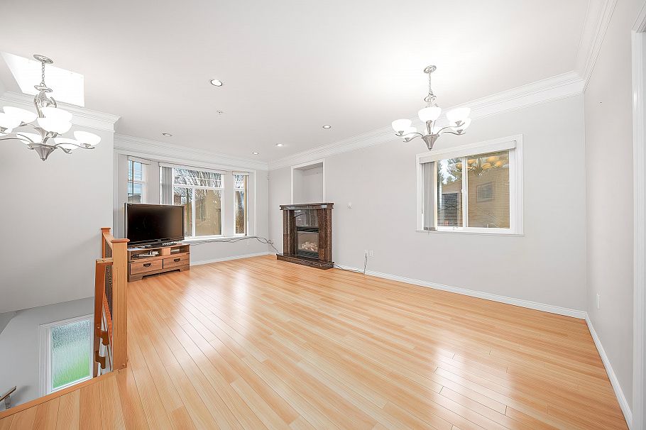 3320 E 43rd Avenue Vancouver, BC - 3