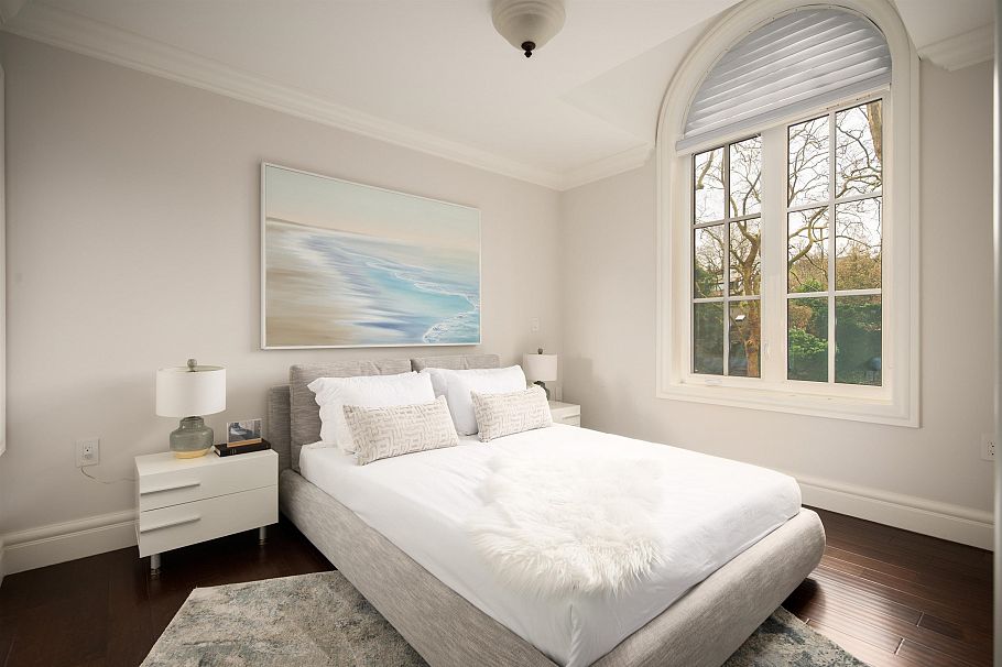 3955 W Broadway Vancouver, BC - 22