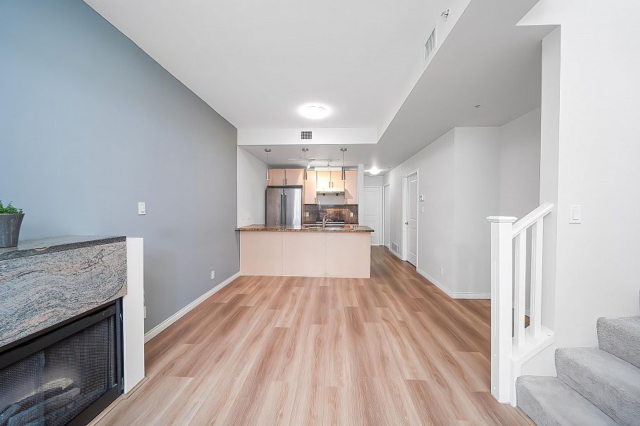 303 1211 Melville Street Vancouver, BC - 2