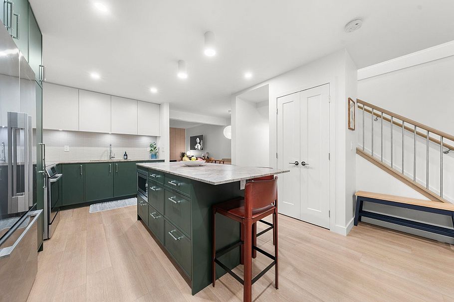 34 1910 Cedar Village Crescent North Vancouver, BC - 4