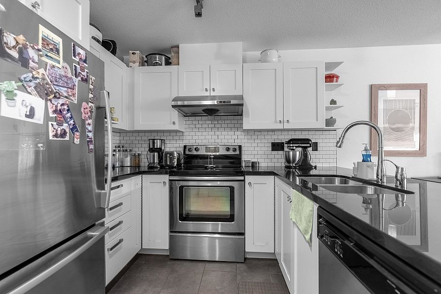 305 4550 Fraser Street Vancouver, BC - 9