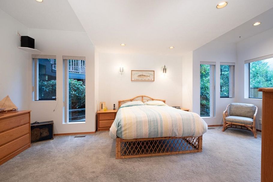 1605 Lockehaven Road North Vancouver, BC - 16