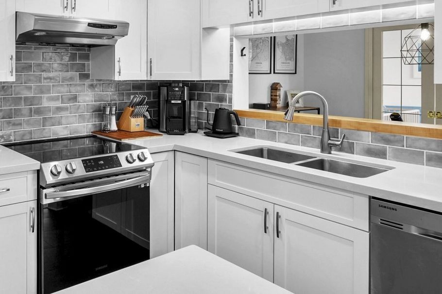 803 995 Roche Point Drive North Vancouver, BC - 9