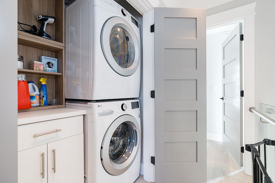 2783 E 27th Avenue Vancouver, BC - 27