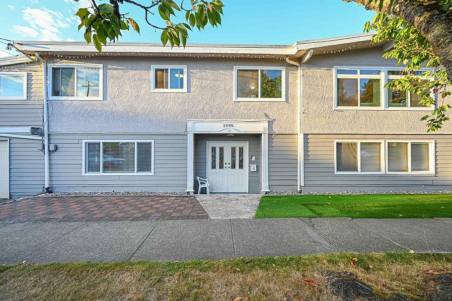 2295 E 48th Avenue Vancouver, BC - 1