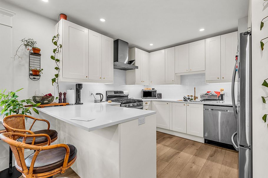 354 W 15th Avenue Vancouver, BC - 6