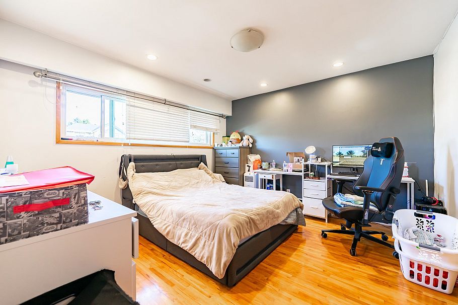 3654 E 25th Avenue Vancouver, BC - 8