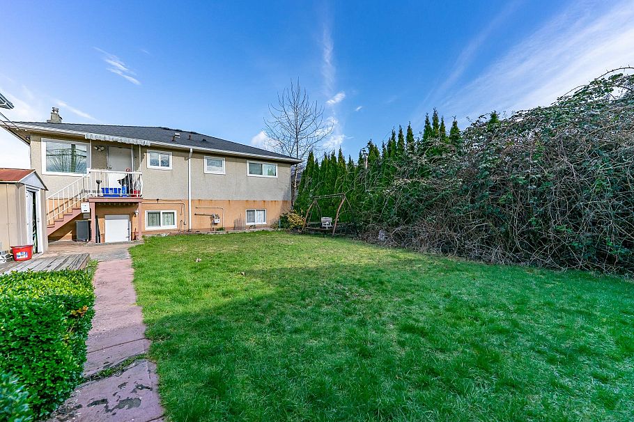 3654 E 25th Avenue Vancouver, BC - 35