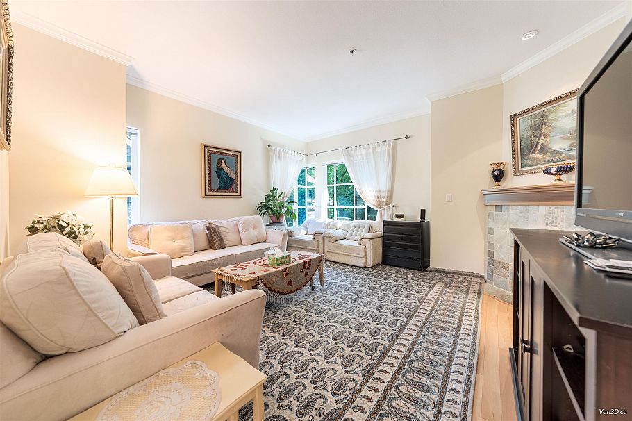 15 3150 Sunnyhurst Road North Vancouver, BC - 2