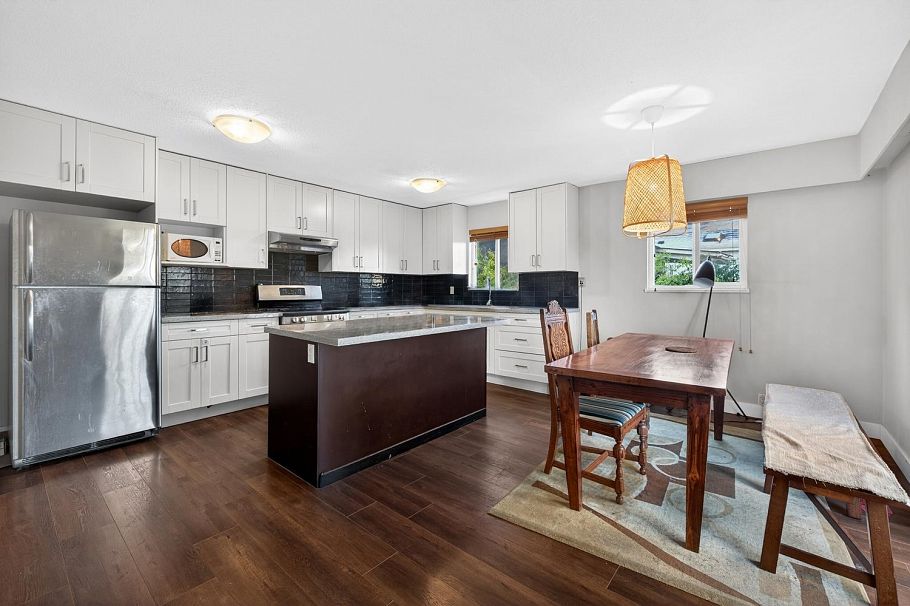 557 E 21st Avenue Vancouver, BC - 9