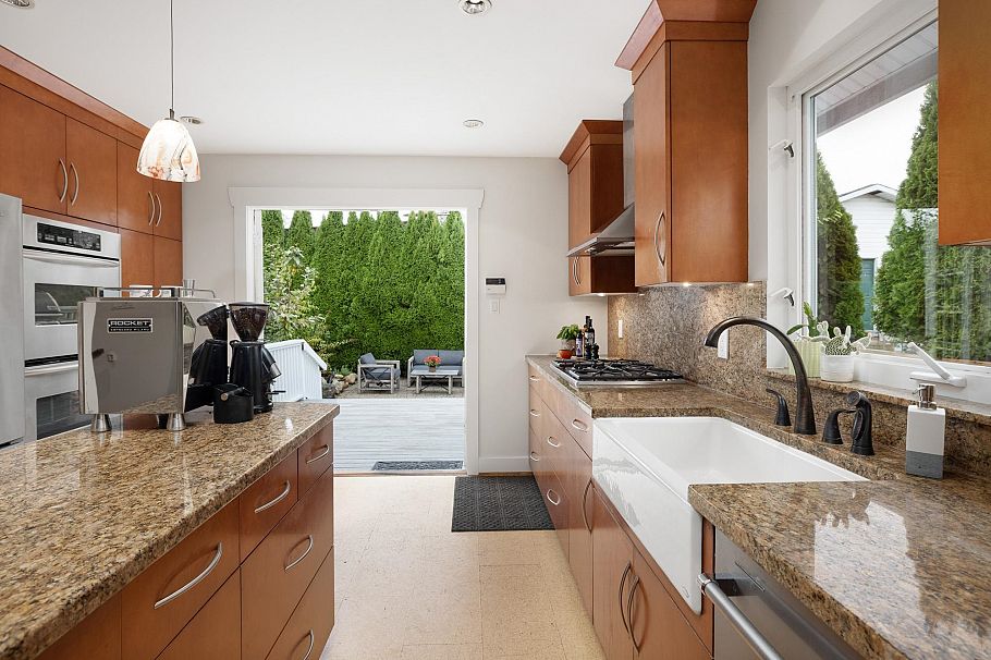 518 E 7th Street North Vancouver, BC - 17