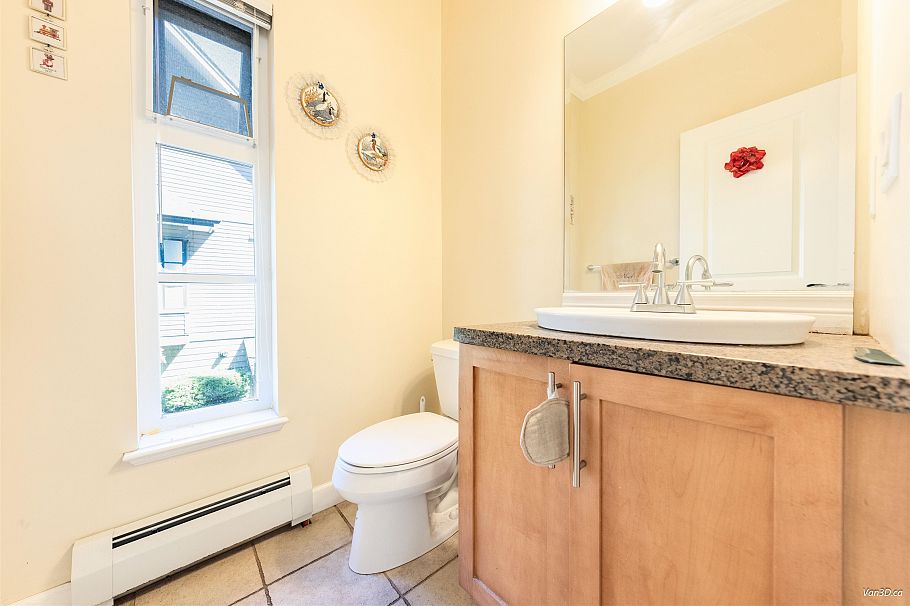 15 3150 Sunnyhurst Road North Vancouver, BC - 22