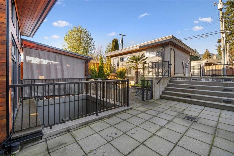 2 252 E 19th Street North Vancouver, BC - 27