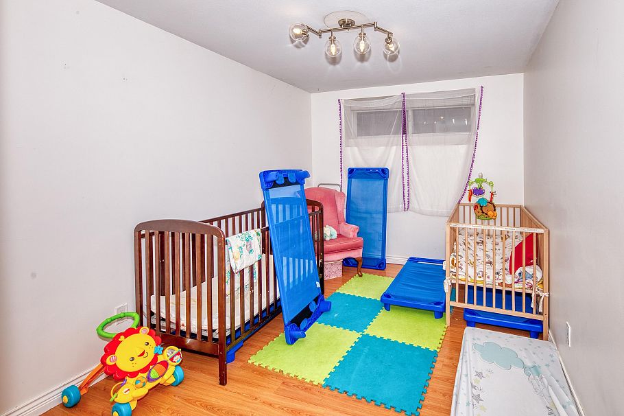 826 E 13th Street North Vancouver, BC - 37