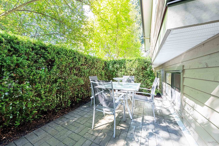 15 3150 Sunnyhurst Road North Vancouver, BC - 20