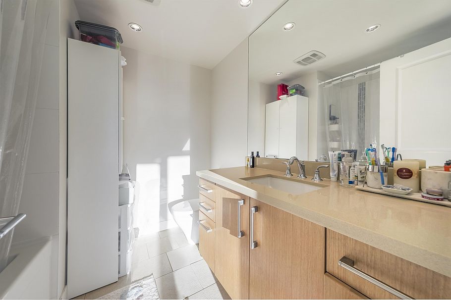 801 1833 Crowe Street Vancouver, BC - 16