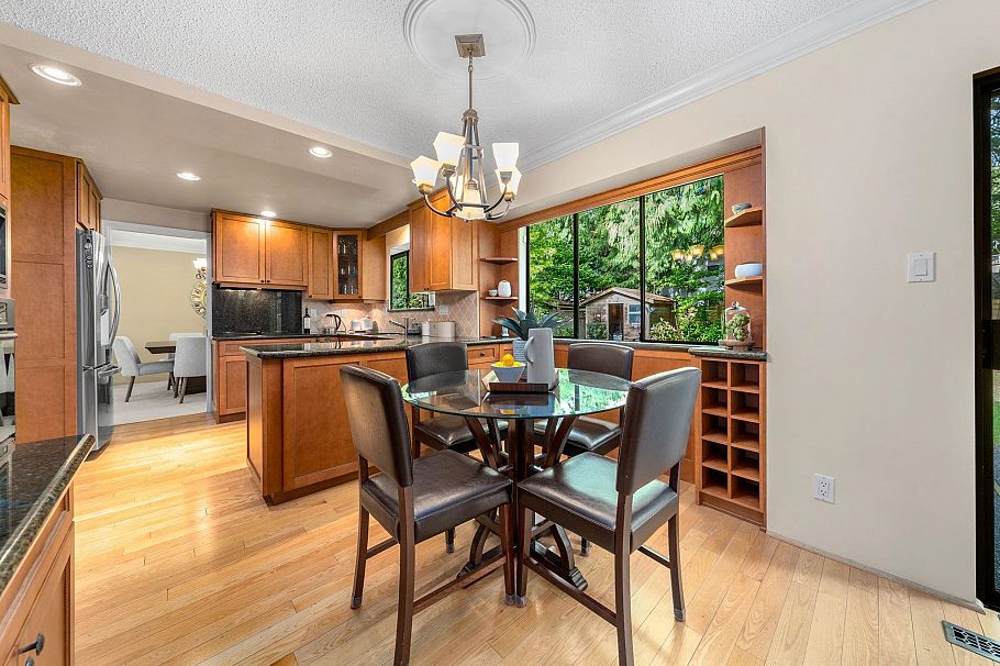 1168 Canyon Boulevard North Vancouver, BC - 17