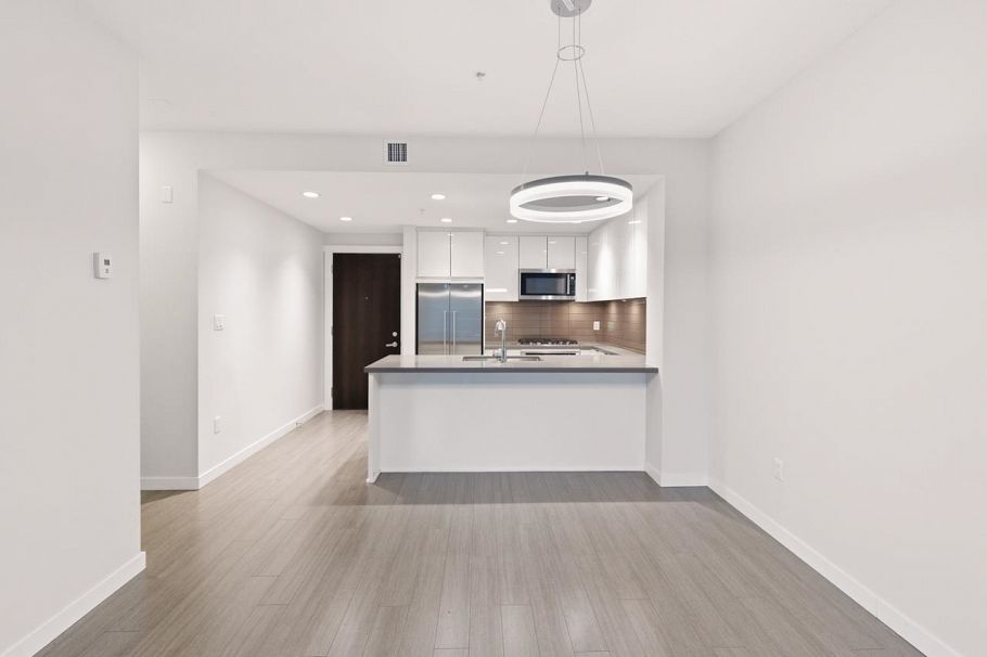 118 255 W 1st Street North Vancouver, BC - 8