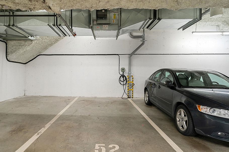 218 733 W 14th Street North Vancouver, BC - 24