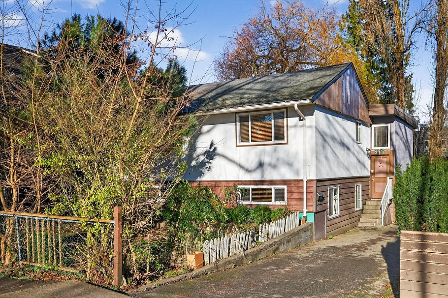 557 E 21st Avenue Vancouver, BC - 3