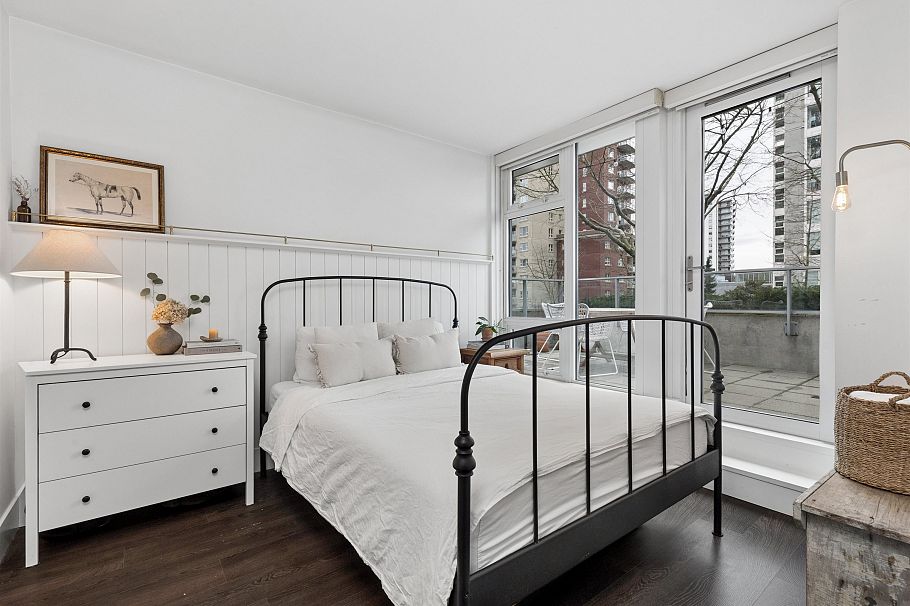 303 150 W 15th Street North Vancouver, BC - 19