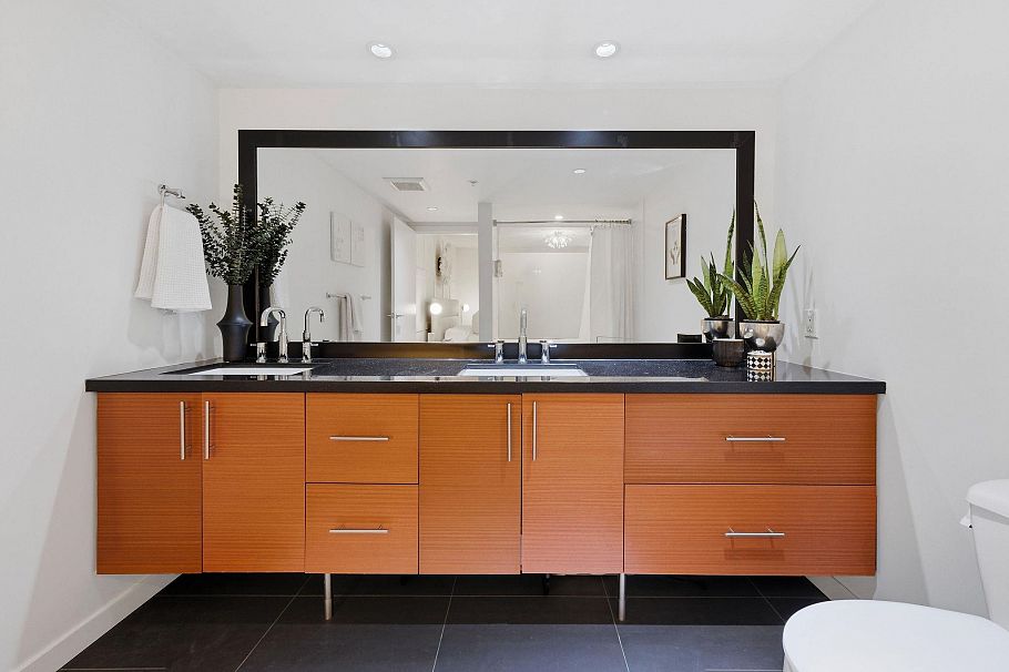 105 2832 Capilano Road North Vancouver, BC - 28