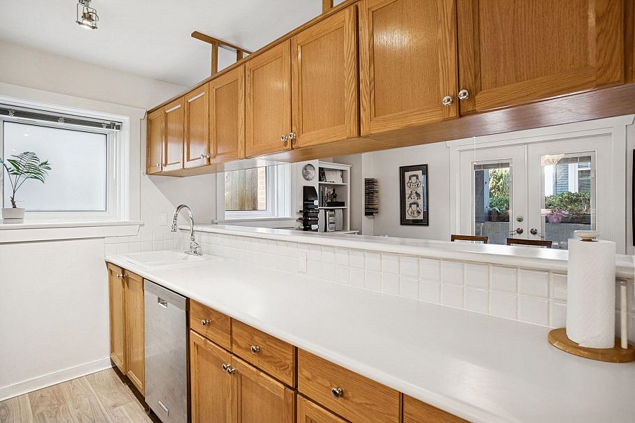 327 W 15th Avenue Vancouver, BC - 14