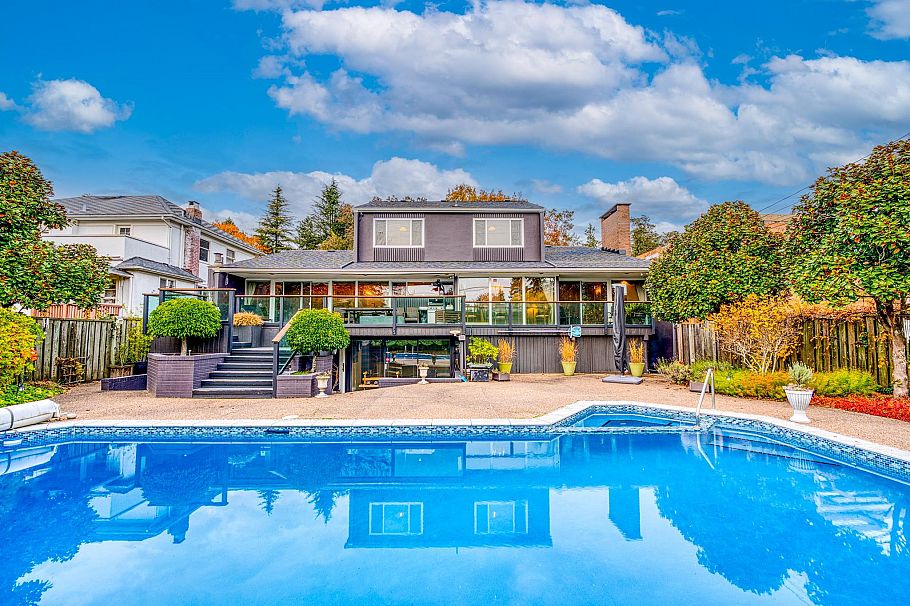 1428 W 37th Avenue Vancouver, BC - 1