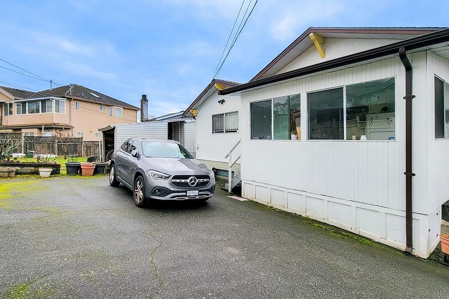 2155 Burquitlam Drive Vancouver, BC - 40