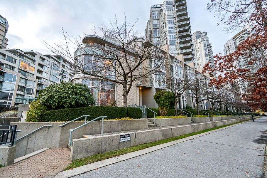 122 1228 Marinaside Crescent Vancouver, BC - 34